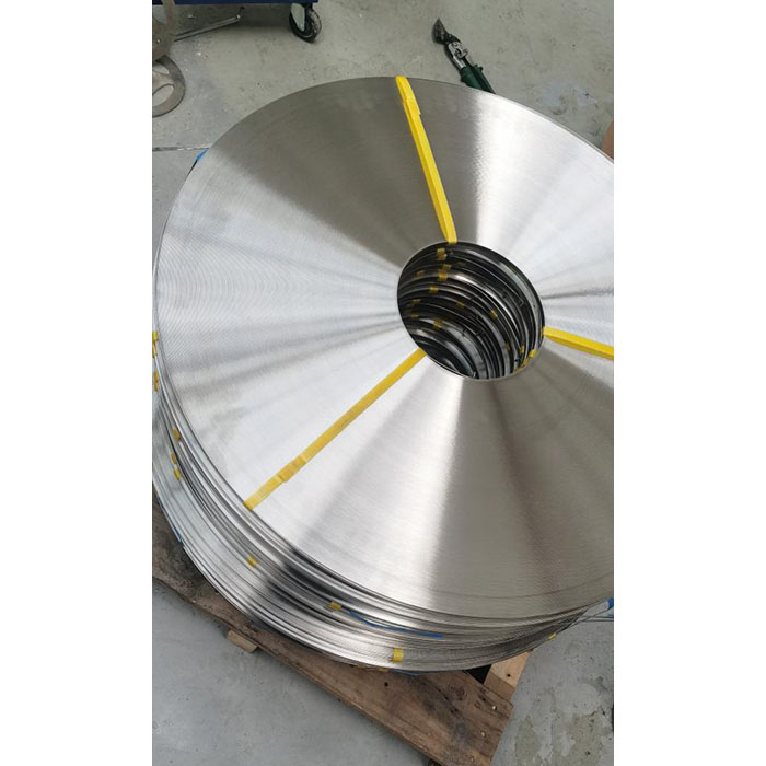 Wie verändern sich die mechanischen Eigenschaften von 316-Edelstahlbändern bei unterschiedlichen Umgebungstemperaturen?